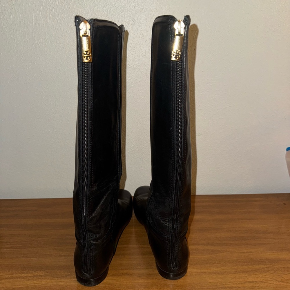 Tory Burch | Black Leather Boots with Monogram Lining - Picture 3 of 9